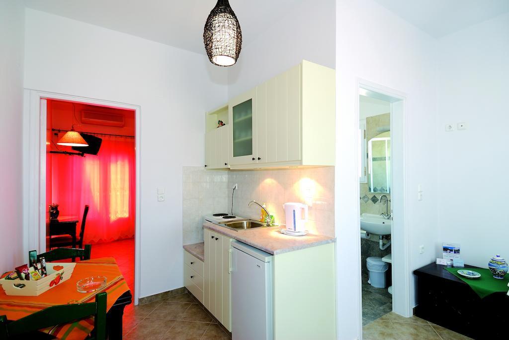Tsakanos Apartments Adamantas  Room photo