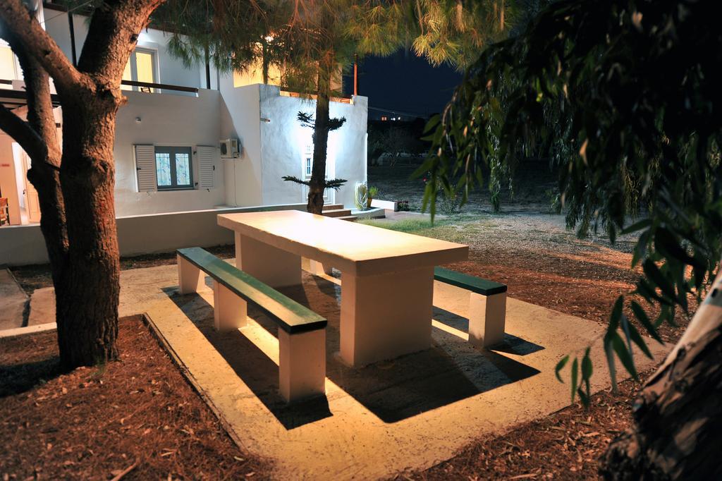 Tsakanos Apartments Adamantas  Exterior photo
