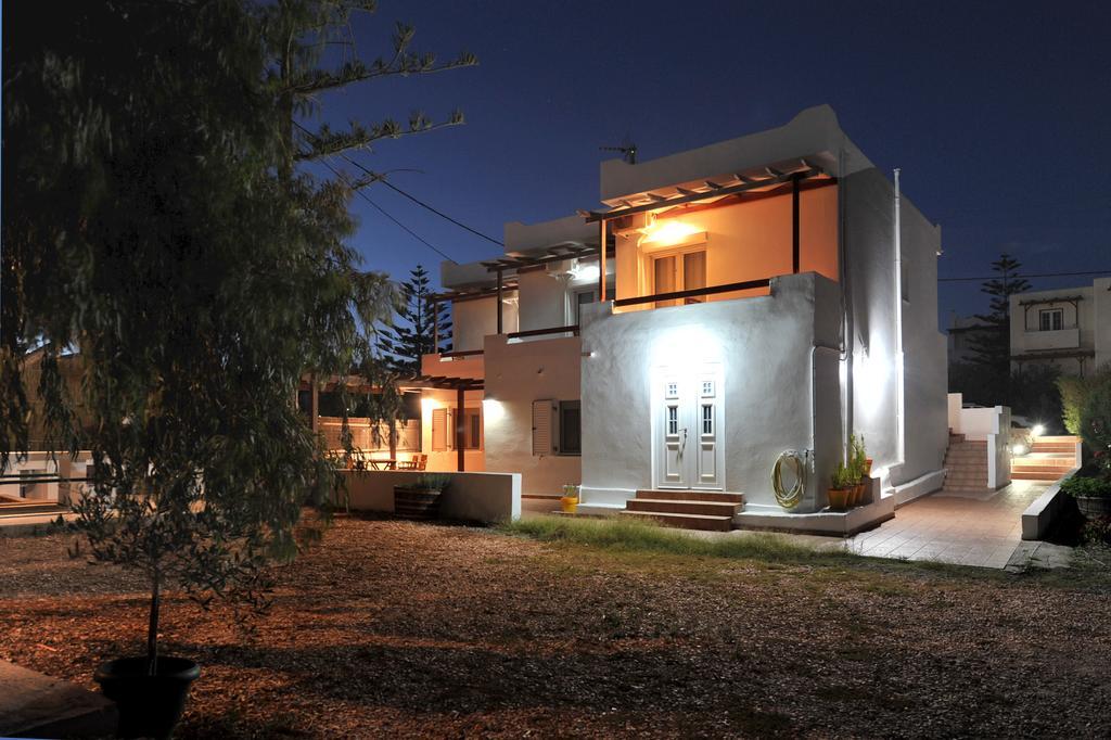 Tsakanos Apartments Adamantas  Exterior photo
