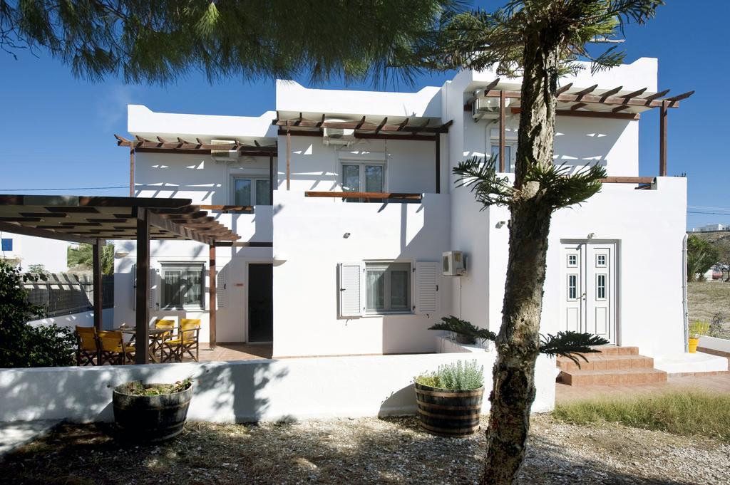 Tsakanos Apartments Adamantas  Exterior photo