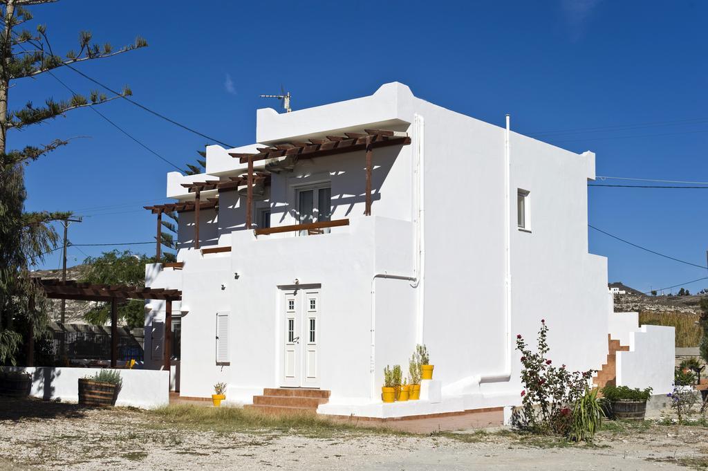 Tsakanos Apartments Adamantas  Exterior photo